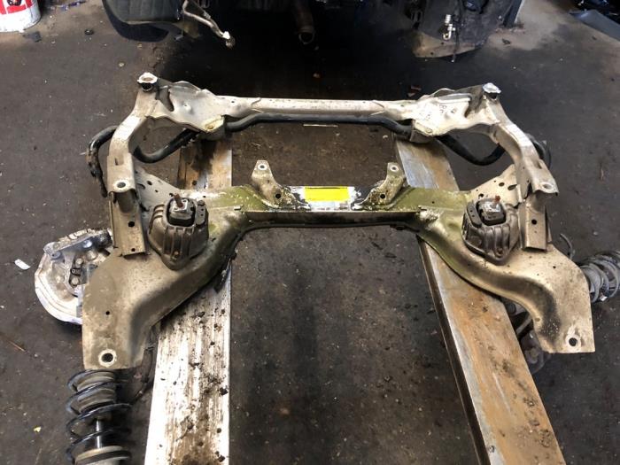 Gebruikte Subframe BMW 1 serie (E81) 118i 16V Prijs € 105,00 Margeregeling aangeboden door van de Bunte Teuge B.V.