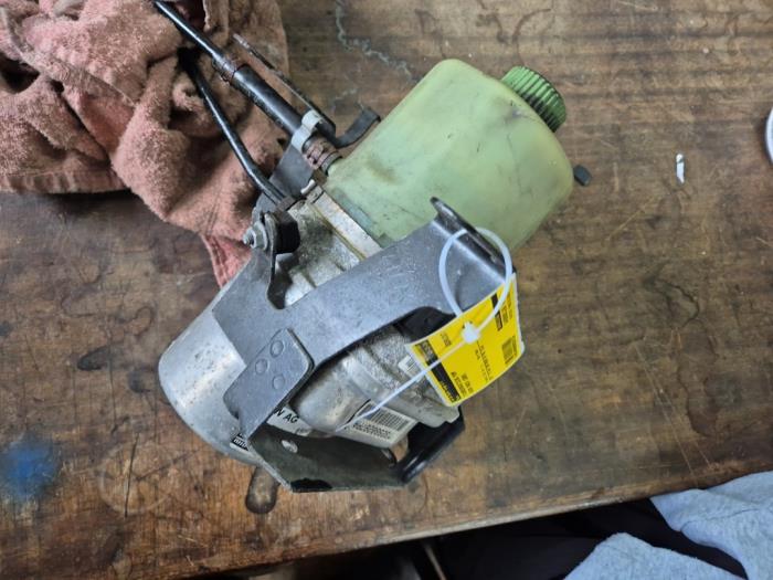 Gebruikte Pomp Servo Skoda Fabia II (5J) 1.4i 16V Prijs € 157,50 Margeregeling aangeboden door van de Bunte Teuge B.V.