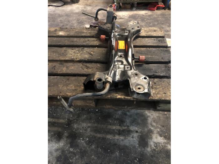 Subframe van een Skoda Fabia II (5J) 1.2i 2009