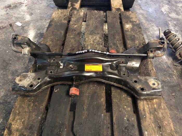 Subframe van een Skoda Fabia II (5J) 1.2i 2009