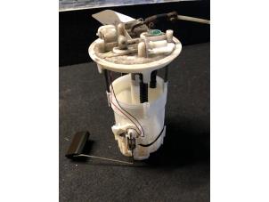 Gebruikte Tank element Pomp Opel Vivaro 2.5 DTI 16V Prijs € 42,00 Margeregeling aangeboden door van de Bunte Teuge B.V.