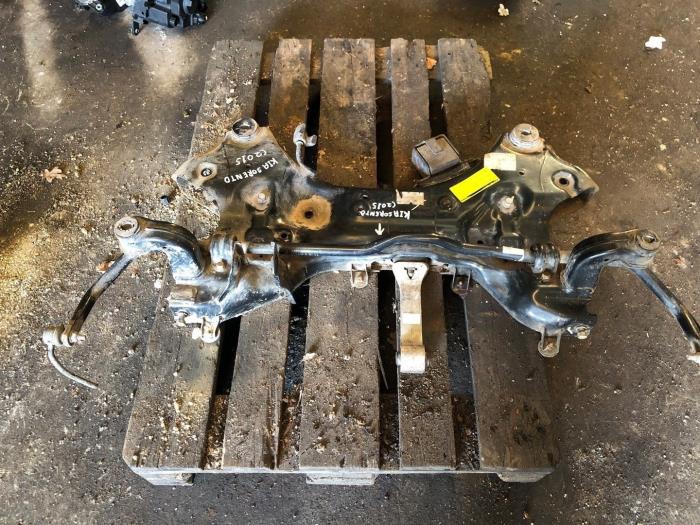 Gebruikte Subframe Kia Sorento III (UM) 2.2 CRDi 16V VGT 4x4 Prijs € 472,50 Margeregeling aangeboden door van de Bunte Teuge B.V.