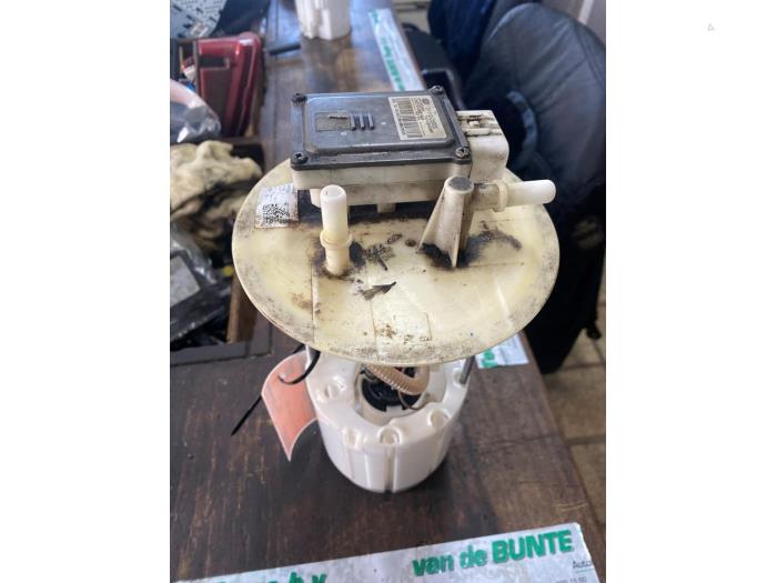 Gebruikte Tank element Pomp Kia Sorento III (UM) 2.2 CRDi 16V VGT 4x4 Prijs € 183,75 Margeregeling aangeboden door van de Bunte Teuge B.V.