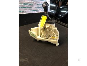 Gebruikte Selectiehendel automaat Kia Sorento III (UM) 2.2 CRDi 16V VGT 4x4 Prijs € 131,25 Margeregeling aangeboden door van de Bunte Teuge B.V.