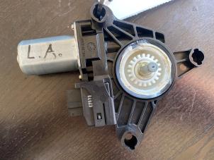 Gebruikte Portierruitmotor Mercedes A (W176) 1.6 A-180 16V Prijs € 52,50 Margeregeling aangeboden door van de Bunte Teuge B.V.