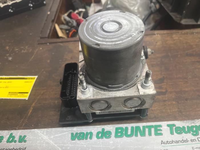 Gebruikte ABS Pomp Peugeot Partner (GC/GF/GG/GJ/GK) 1.6 HDI 90 Prijs € 262,50 Margeregeling aangeboden door van de Bunte Teuge B.V.