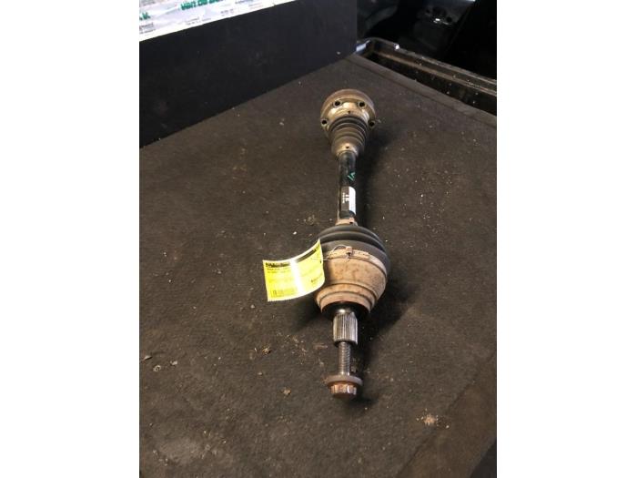 Gebruikte Steekas links-voor Volkswagen Caddy III (2KA,2KH,2CA,2CH) 1.6 TDI 16V Prijs € 131,25 Margeregeling aangeboden door van de Bunte Teuge B.V.