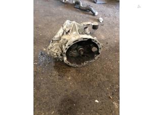 Gebruikte Versnellingsbak Mercedes A (W176) 1.6 A-180 16V Prijs € 577,50 Margeregeling aangeboden door van de Bunte Teuge B.V.