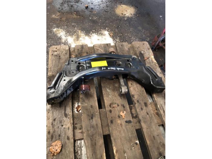 Gebruikte Subframe Skoda Fabia (6Y5) 1.4i 16V Prijs op aanvraag aangeboden door van de Bunte Teuge B.V.