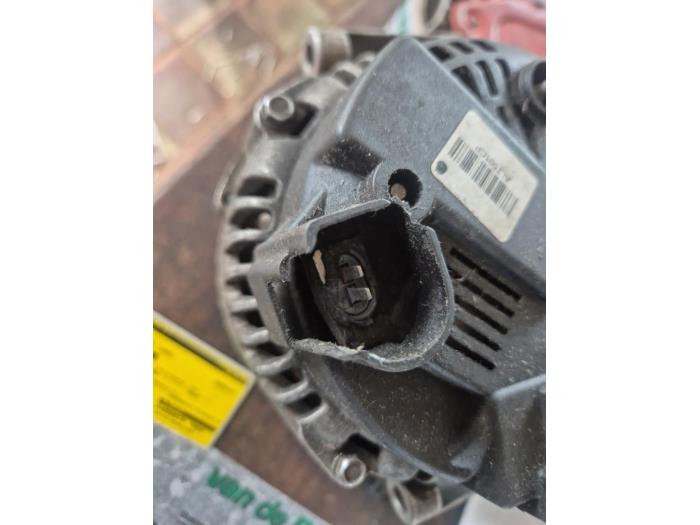 Dynamo van een Mercedes-Benz ML II (164/4JG) 3.0 ML-280 CDI 4-Matic V6 24V 2009