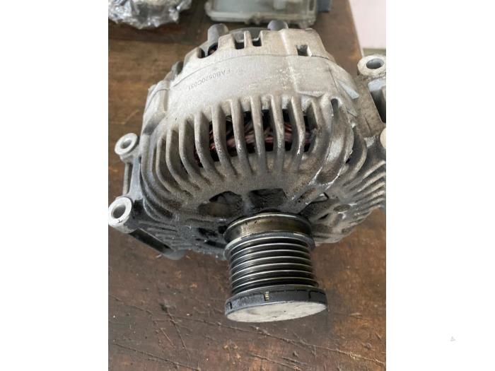 Dynamo van een Mercedes-Benz ML II (164/4JG) 3.0 ML-280 CDI 4-Matic V6 24V 2009