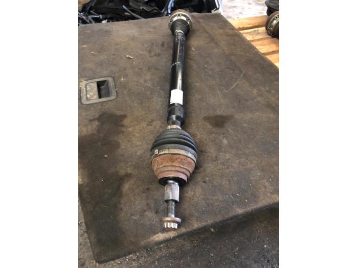 Gebruikte Steekas rechts-voor Volkswagen Golf Plus (5M1/1KP) 1.4 TSI 122 16V Prijs € 131,25 Margeregeling aangeboden door van de Bunte Teuge B.V.