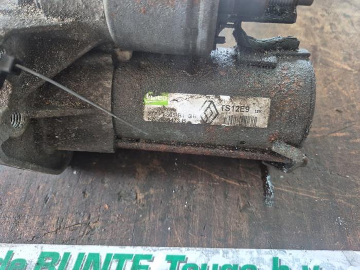 Startmotor van een Renault Twingo II (CN) 1.5 dCi 90 FAP 2011