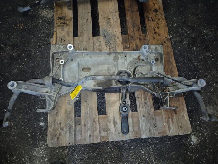Gebruikte Subframe Volkswagen Caddy Combi III (2KB,2KJ) 1.4 16V Prijs € 78,75 Margeregeling aangeboden door van de Bunte Teuge B.V.