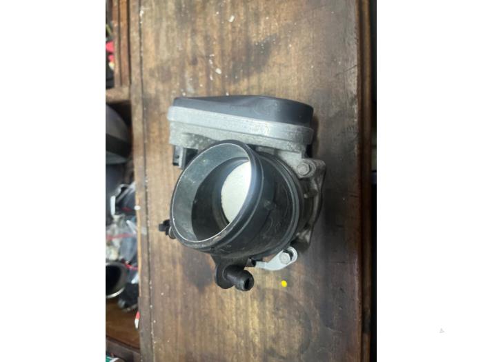Gebruikte Gasklephuis BMW 5 serie (E60) 523i 24V Prijs € 52,50 Margeregeling aangeboden door van de Bunte Teuge B.V.