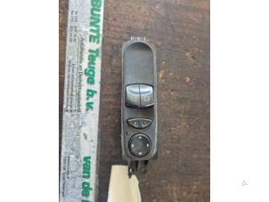 Gebruikte Ruit schakelaar elektrisch Mercedes Sprinter 3,5t (906.63) 316 CDI 16V Prijs € 52,49 Margeregeling aangeboden door van de Bunte Teuge B.V.