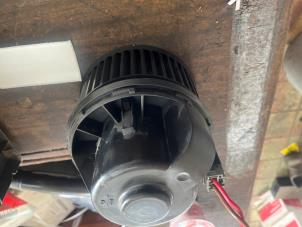 Gebruikte Blower Ford Grand C-Max (DXA) 1.0 Ti-VCT EcoBoost 12V 125 Prijs € 52,50 Margeregeling aangeboden door van de Bunte Teuge B.V.