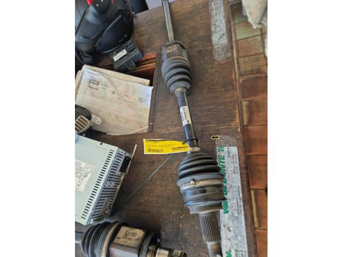 Gebruikte Steekas rechts-voor BMW X3 (E83) 2.0d 16V Prijs € 105,00 Margeregeling aangeboden door van de Bunte Teuge B.V.