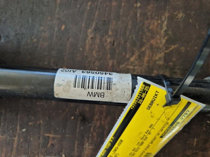 Aandrijfas links-voor van een BMW X3 (E83) 2.0d 16V 2007