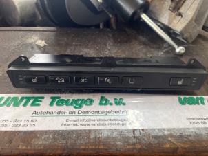 Gebruikte Schakelaar Stoelverstelling BMW X3 (E83) 2.0d 16V Prijs € 26,25 Margeregeling aangeboden door van de Bunte Teuge B.V.