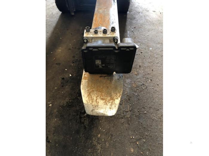 Gebruikte ABS Pomp Alfa Romeo Giulietta (940) 1.4 TB 16V MultiAir Prijs € 183,75 Margeregeling aangeboden door van de Bunte Teuge B.V.