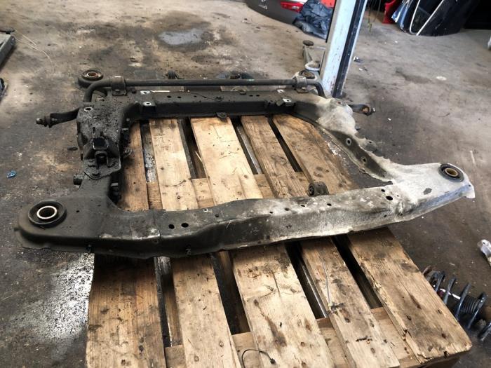 Gebruikte Subframe Volvo V70 (SW) 2.5 T 20V AWD Prijs op aanvraag aangeboden door van de Bunte Teuge B.V.