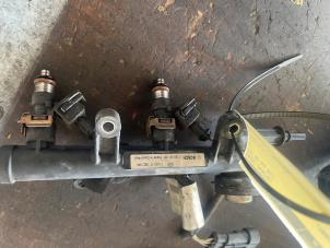 Gebruikte Injector brug Fiat 500 (312) 0.9 TwinAir 85 Prijs € 52,50 Margeregeling aangeboden door van de Bunte Teuge B.V.