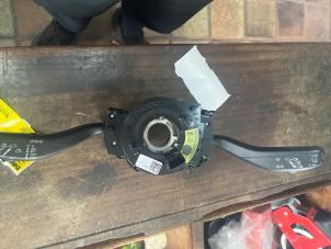 Gebruikte Combischakelaar Stuurkolom Volkswagen Polo V (6R) 1.2 TDI 12V BlueMotion Prijs € 78,75 Margeregeling aangeboden door van de Bunte Teuge B.V.