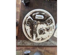 Gebruikte Benzinepomp Peugeot 308 (4A/C) 1.4 VTI 16V Prijs € 52,50 Margeregeling aangeboden door van de Bunte Teuge B.V.