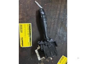 Gebruikte Pinker Schakelaar Suzuki Splash 1.0 12V Prijs € 36,75 Margeregeling aangeboden door van de Bunte Teuge B.V.