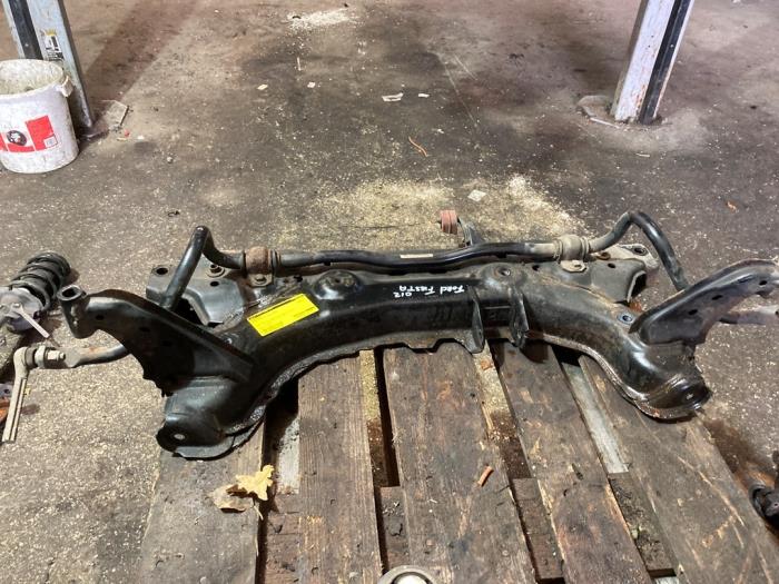 Gebruikte Subframe Ford Fiesta 6 (JA8) 1.25 16V Prijs € 52,50 Margeregeling aangeboden door van de Bunte Teuge B.V.