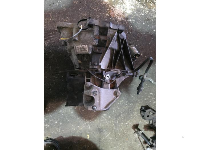 Gebruikte Versnellingsbak Ford Fiesta 6 (JA8) 1.25 16V Prijs € 367,50 Margeregeling aangeboden door van de Bunte Teuge B.V.