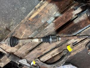 Gebruikte Cardanas rechts-voor (VWA) Peugeot 308 (4A/C) 1.4 VTI 16V Prijs € 52,50 Margeregeling aangeboden door van de Bunte Teuge B.V.