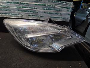 Gebruikte Rechter Koplamp Opel Meriva 1.4 Turbo 16V ecoFLEX Prijs € 105,00 Margeregeling aangeboden door van de Bunte Teuge B.V.