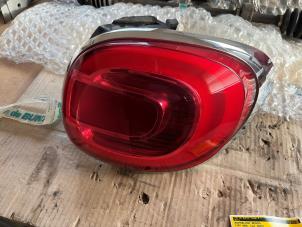 Gebruikte Achterlicht rechts Fiat 500L (199) 1.6 D 16V Multijet II Prijs € 131,25 Margeregeling aangeboden door van de Bunte Teuge B.V.