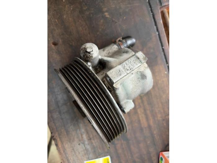 Gebruikte Pomp Servo Nissan Primastar 2.0 dCi 120 Prijs € 52,50 Margeregeling aangeboden door van de Bunte Teuge B.V.
