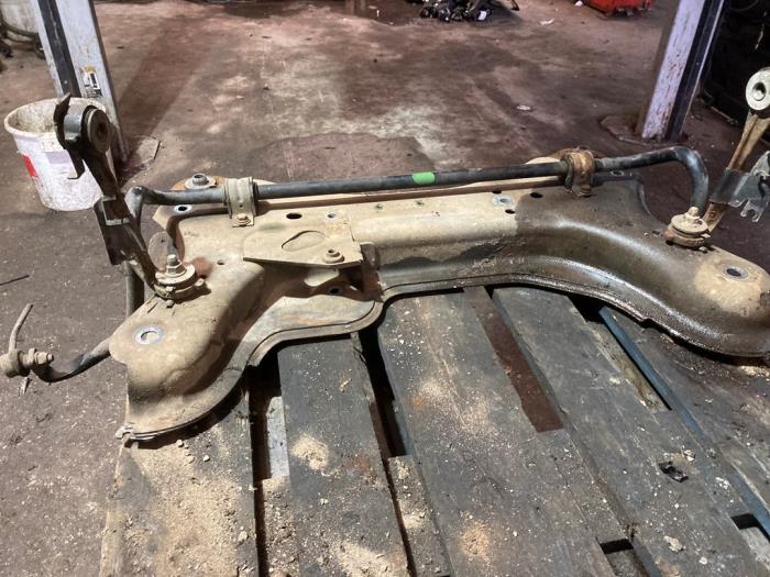 Gebruikte Subframe Nissan Primastar 2.0 dCi 120 Prijs € 105,00 Margeregeling aangeboden door van de Bunte Teuge B.V.