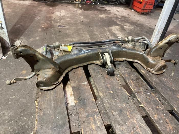 Gebruikte Subframe Mazda 2 (DE) 1.3 16V S-VT Prijs op aanvraag aangeboden door van de Bunte Teuge B.V.