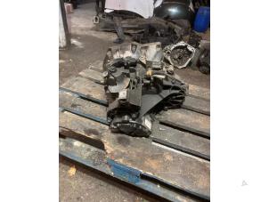 Gebruikte Versnellingsbak Ford Focus 3 Wagon 1.0 Ti-VCT EcoBoost 12V 125 Prijs € 577,50 Margeregeling aangeboden door van de Bunte Teuge B.V.