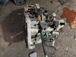 Gebruikte Versnellingsbak Renault Megane IV (RFBB) 1.2 Energy TCE 100 Prijs € 577,50 Margeregeling aangeboden door van de Bunte Teuge B.V.