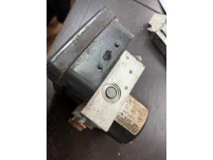 Gebruikte ABS Pomp Renault Twingo II (CN) 1.2 Prijs € 52,50 Margeregeling aangeboden door van de Bunte Teuge B.V.