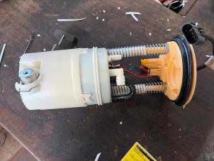 Gebruikte Benzinepomp Mercedes B (W245) 2.0 B-200 16V Turbo Prijs € 52,50 Margeregeling aangeboden door van de Bunte Teuge B.V.