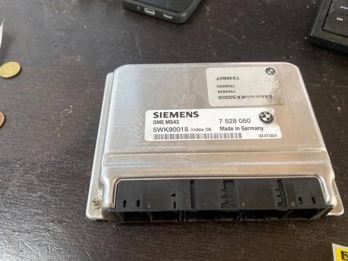 Computer Motormanagement van een BMW 3 serie (E46/4) 320i 24V 2003