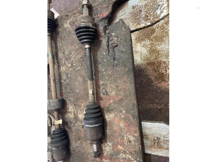 Gebruikte Steekas links-voor Fiat Grande Punto (199) 1.4 Prijs € 42,00 Margeregeling aangeboden door van de Bunte Teuge B.V.