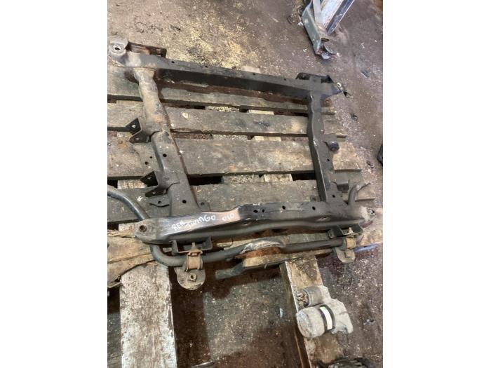 Gebruikte Subframe Renault Twingo II (CN) 1.2 16V Prijs € 78,75 Margeregeling aangeboden door van de Bunte Teuge B.V.