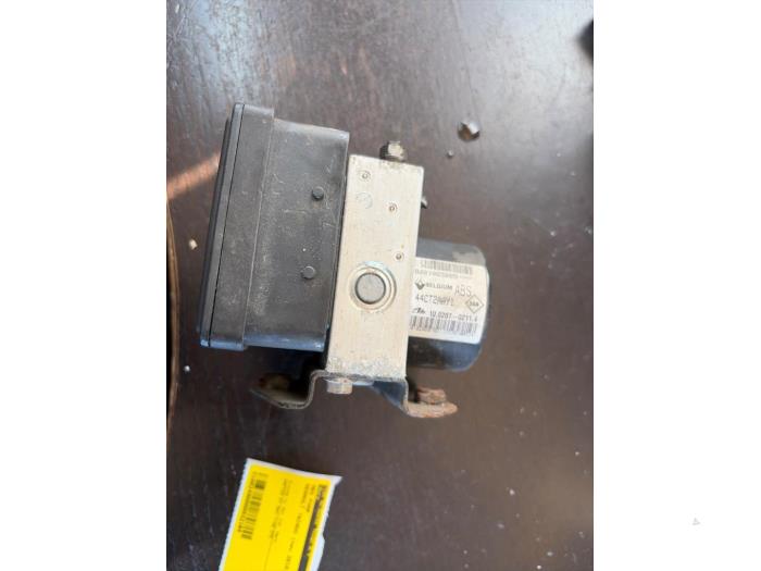 Gebruikte ABS Pomp Renault Twingo II (CN) 1.2 16V Prijs € 73,50 Margeregeling aangeboden door van de Bunte Teuge B.V.