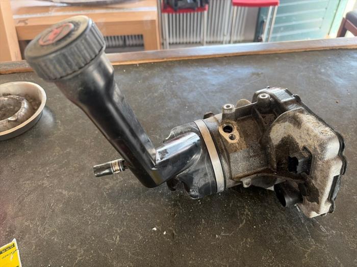 Gebruikte Pomp Servo Peugeot 308 SW (4E/H) 1.6 16V THP Autom. Prijs € 105,00 Margeregeling aangeboden door van de Bunte Teuge B.V.