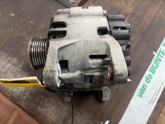 Gebruikte Alternator Renault Twingo II (CN) 1.2 16V Prijs op aanvraag aangeboden door van de Bunte Teuge B.V.