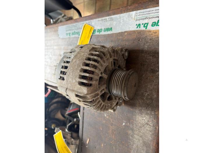 Gebruikte Dynamo Volkswagen Caddy III (2KA,2KH,2CA,2CH) 2.0 SDI Prijs € 52,50 Margeregeling aangeboden door van de Bunte Teuge B.V.