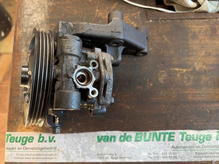 Gebruikte Servopomp Mazda 323 Fastbreak (BJ14) 1.6 16V Autom. Prijs € 52,50 Margeregeling aangeboden door van de Bunte Teuge B.V.